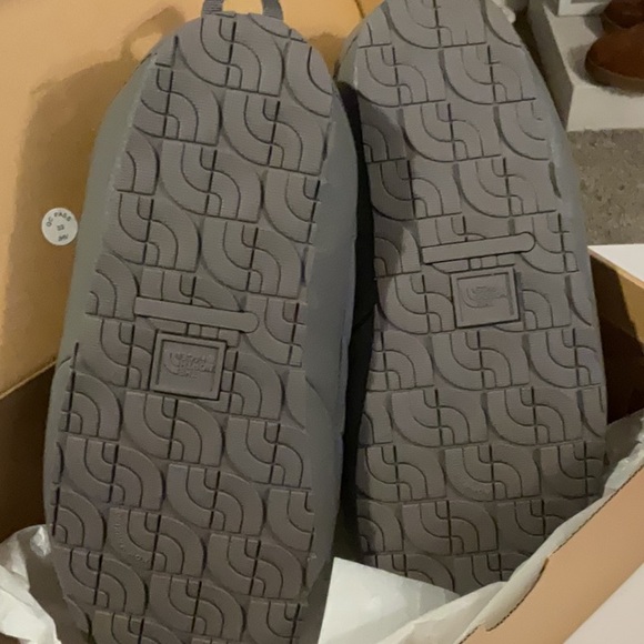 The North Face X Skims Gunmetal Thermoball Traction Mulls Size 10 - Picture 4 of 7
